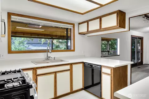 Kitchen - 19414 1st Ave SE, Bothell, WA 98012 photo 2 of 2