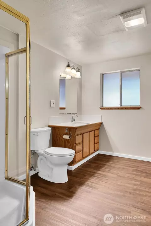 Bath - 19414 1st Ave SE, Bothell, WA 98012 photo 3 of 3