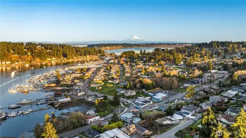 8307 Bayridge Ave, Gig Harbor, WA 98332