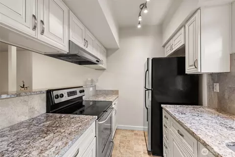 Kitchen - 18930 Bothell Everett Hwy #D203, Bothell, WA 98012 photo 2 of 2
