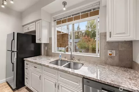 Kitchen - 18930 Bothell Everett Hwy #D203, Bothell, WA 98012 photo 1 of 2