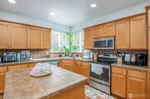 Kitchen - 19203 76th Ave E, Spanaway, WA 98387 photo 2 of 2