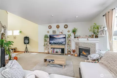 Living - 19203 76th Ave E, Spanaway, WA 98387 photo 3 of 4