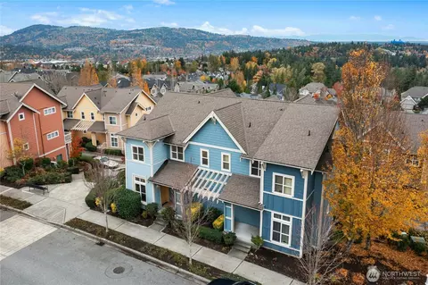 1952 18th Ave NE, Issaquah, WA 98029