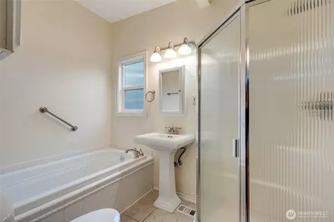 Bath - 5010 33rd Ave W, Everett, WA 98203 photo 1 of 1