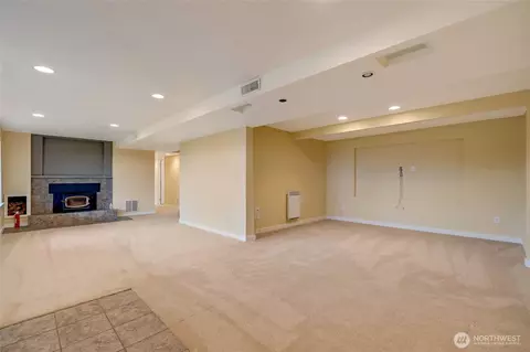 Living - 5010 33rd Ave W, Everett, WA 98203 photo 5 of 5