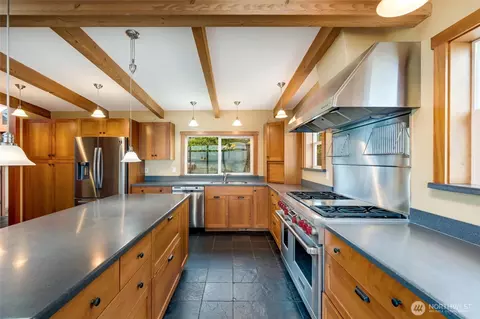Kitchen - 5010 33rd Ave W, Everett, WA 98203 photo 3 of 4