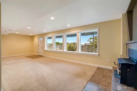 Living - 5010 33rd Ave W, Everett, WA 98203 photo 3 of 5