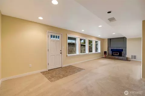 Living - 5010 33rd Ave W, Everett, WA 98203 photo 4 of 5