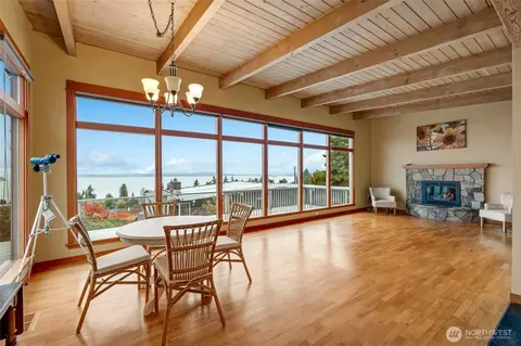 Living - 5010 33rd Ave W, Everett, WA 98203 photo 1 of 5