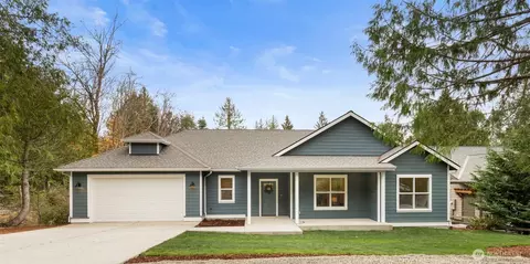 381 Rainier Ln, Port Ludlow, WA 98365