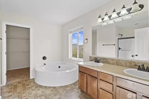 Bath - 1105 Sigafoos Ave NW, Orting, WA 98360 photo 4 of 5