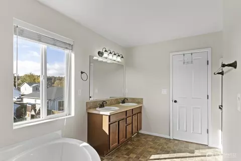 Bath - 1105 Sigafoos Ave NW, Orting, WA 98360 photo 5 of 5