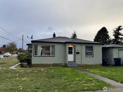 214 14th St, Lynden, WA 98264