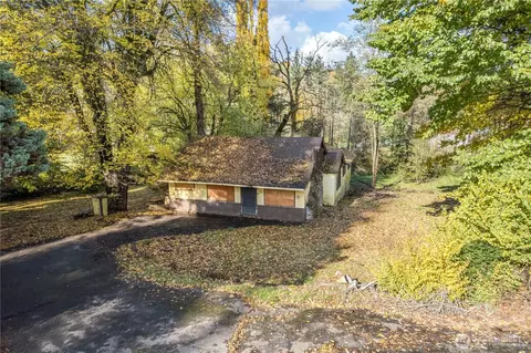 2104 Delameter Rd, Castle Rock, WA 98611