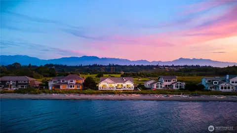 33 E Seashore Ln, Sequim, WA 98382 photo 3