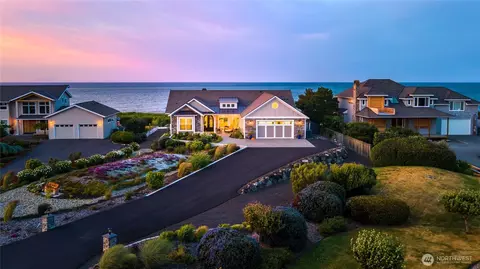 33 E Seashore Ln, Sequim, WA 98382