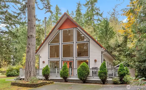 2736 Mountain View Dr NE, Hansville, WA 98340