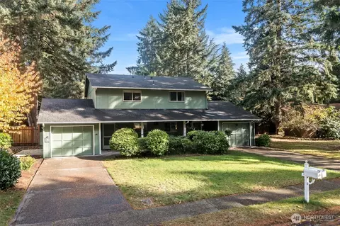 1502 Yonkers Dr SE #A&B, Lacey, WA 98503