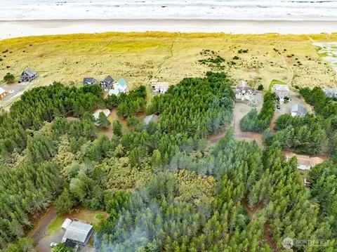 26707 J Ln, Ocean Park, WA 98640