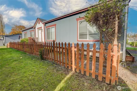 300 Park Ave #20, Buckley, WA 98321