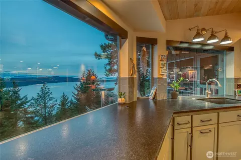 1189 Tomihi Dr, Eastsound, WA 98245