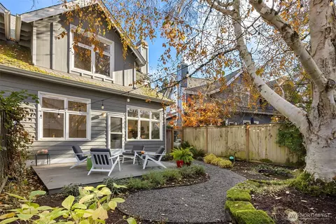 171 Wallace Way NE #B, Bainbridge Island, WA 98110