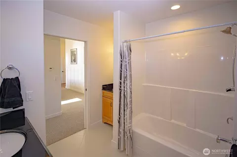 Bath - 151 Quail Meadows Dr, Sequim, WA 98382 photo 3 of 4