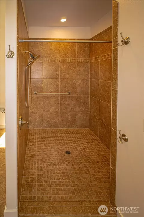 Bath - 151 Quail Meadows Dr, Sequim, WA 98382 photo 2 of 4