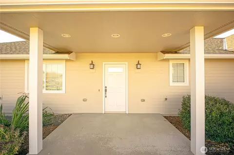 Entry Way - 151 Quail Meadows Dr, Sequim, WA 98382 photo 3 of 3