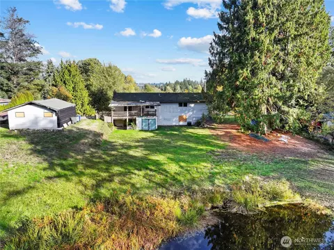 Exterior - 23032 7th Ave SE, Bothell, WA 98021 photo 4 of 6