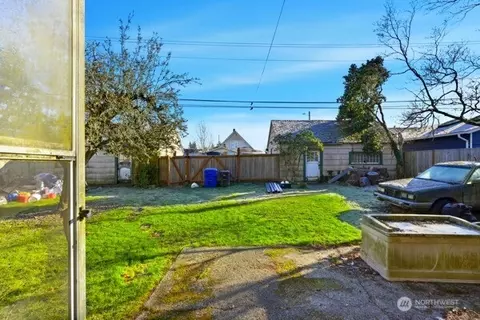 Exterior - 2009 Lombard Ave, Everett, WA 98201 photo 3 of 7