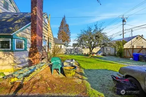 Exterior - 2009 Lombard Ave, Everett, WA 98201 photo 4 of 7