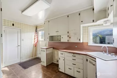 Kitchen - 2009 Lombard Ave, Everett, WA 98201 photo 1 of 3