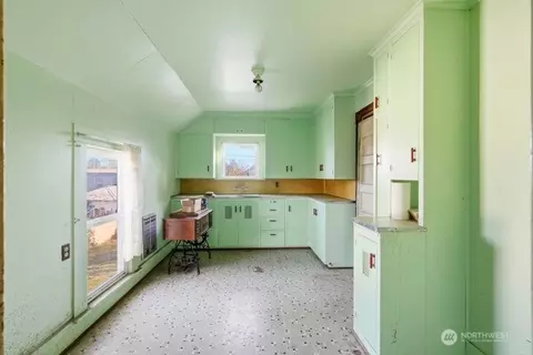 Kitchen - 2009 Lombard Ave, Everett, WA 98201 photo 3 of 3