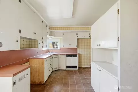 Kitchen - 2009 Lombard Ave, Everett, WA 98201 photo 2 of 3