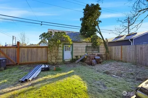 Exterior - 2009 Lombard Ave, Everett, WA 98201 photo 5 of 7
