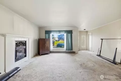 Living - 2009 Lombard Ave, Everett, WA 98201 photo 1 of 2