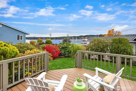 18152 6th Ave NE, Poulsbo, WA 98370