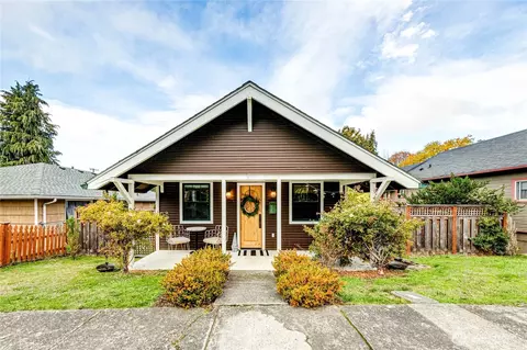 917 E 9th St, Port Angeles, WA 98362