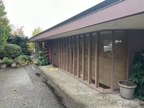 12586 72nd Ave S, Seattle, WA 98178