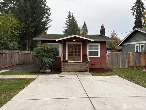 6715 NE Pine St, Suquamish, WA 98392