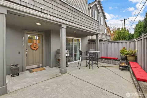4535 NE 55th St, Seattle, WA 98105