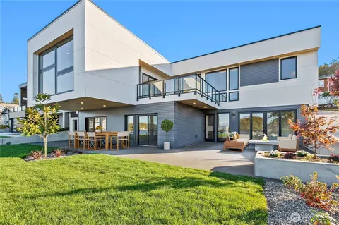 6920 Holeman Ave, Blaine, WA 98230