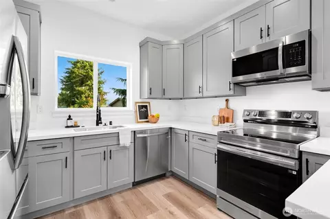 Kitchen - 12107 E Gibson Rd, Everett, WA 98204 photo 3 of 3