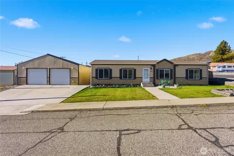 465 Division St, Grand Coulee, WA 99133