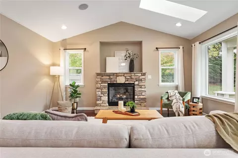 Living - 6794 Goodwin Rd, Everson, WA 98247 photo 5 of 6