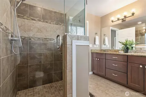 Bath - 6794 Goodwin Rd, Everson, WA 98247 photo 3 of 4