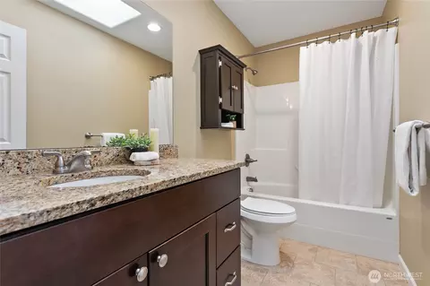 Bath - 6794 Goodwin Rd, Everson, WA 98247 photo 4 of 4