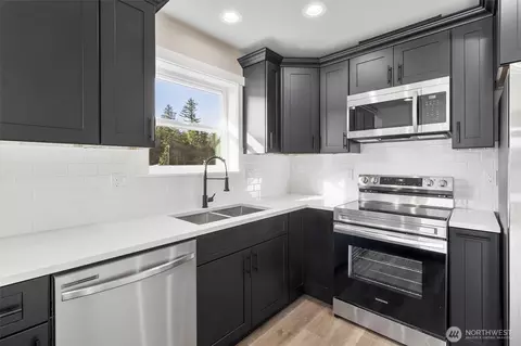 Kitchen - 6479 Watson Loop, Maple Falls, WA 98266 photo 2 of 2